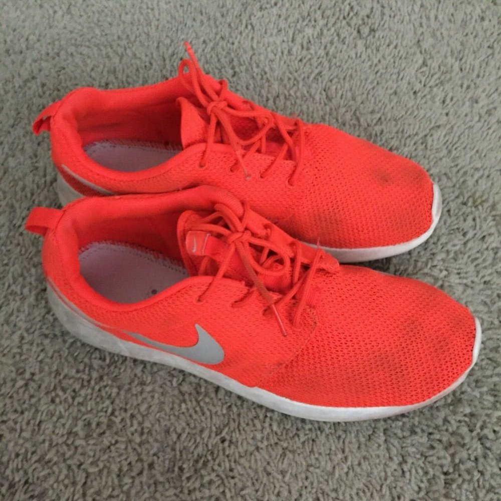 SOLD NIKE MEN 9 ROSHE CRIMSON NEON SNEAKERS RUNNING - Picture 2 of 7
